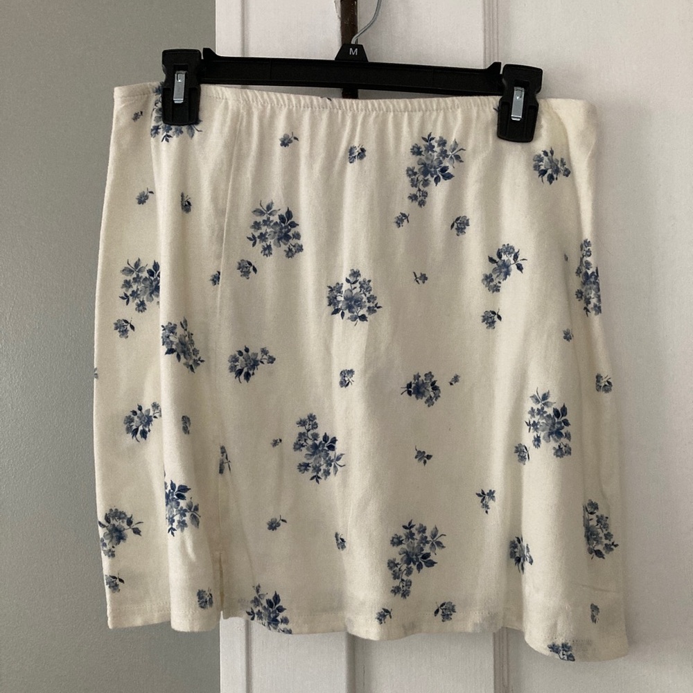 American Eagle Floral Print Cream Skirt